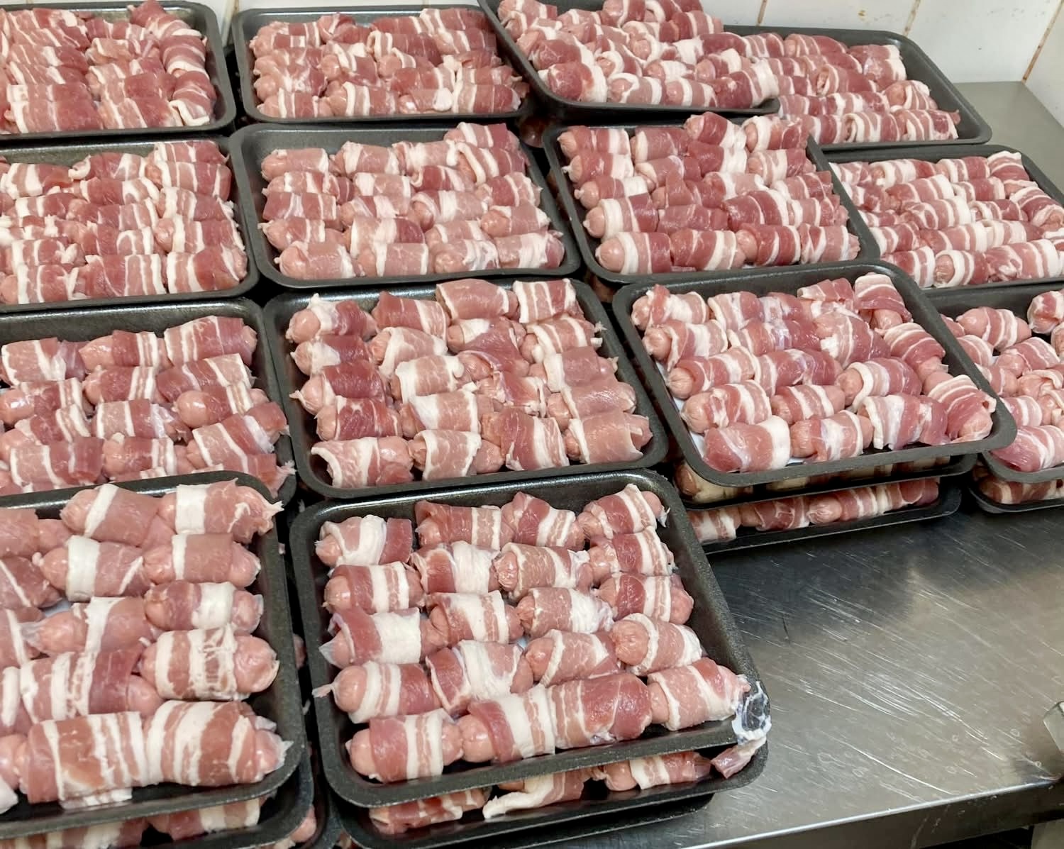 Bacon-wrapped ready-to-cook chicken parcels at Pantri Dysynni